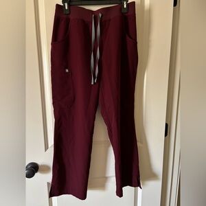 Women’s Figs Kade Cargo Scrub Pants - Burgundy, Medium Petite